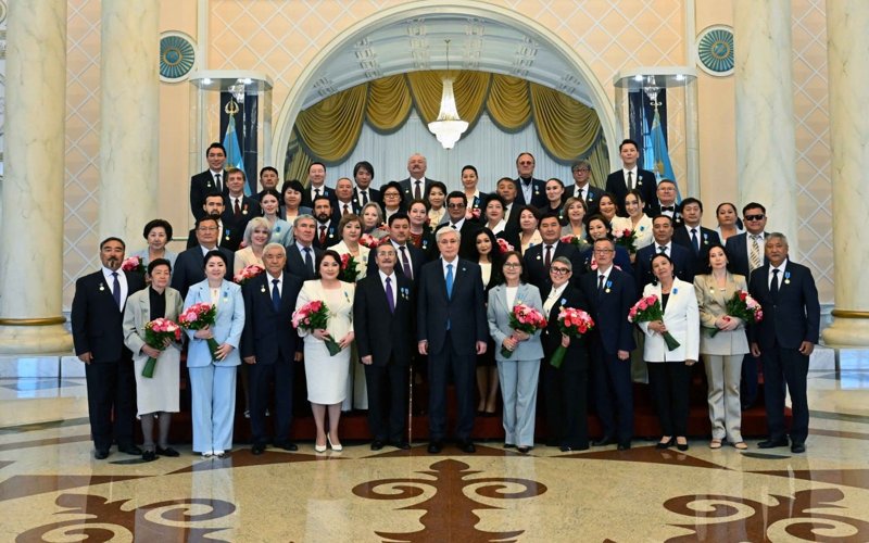 Касым-Жомарт Токаев вручил госнаграды деятелям культуры р