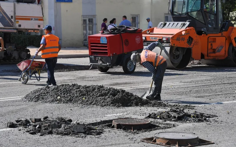 Жүргізушілерге ескерту: 1 маусымда Алматыда жолдарды орташа жөндеу басталады