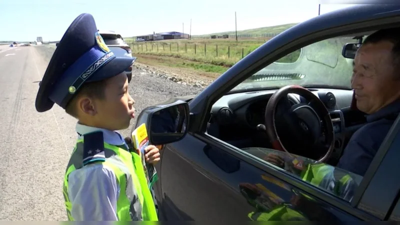 Қарағанды облысында ең жас полицей жолдағы қауіпсіздікке үлес қосуда 