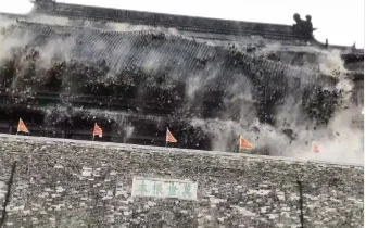 В Китае обрушилась крыша исторической башни эпохи Мин