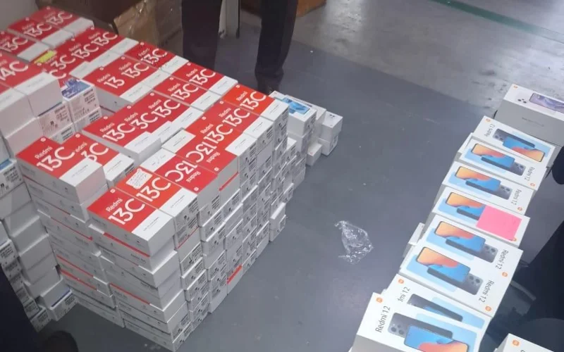 Quny 5 mln teńgeden asatyn uıaly telefondar men mobıldi aksessýarlar tárkilendi