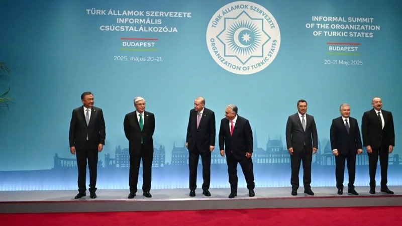 OTS Informal Summit participants gather for photo op in Budapest OTS