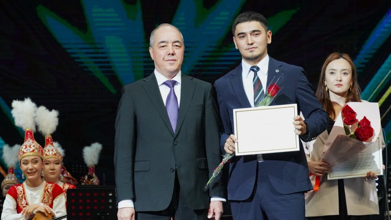 Батыс Қазақстанда мәдениет саласының үздіктері марапатталды Батыс Қазақстанда мәдениет саласының үздіктері марапатталды