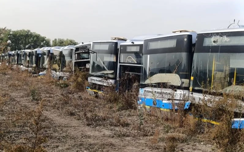 Акимат Алматы снова выставил на торги списанные автобусы