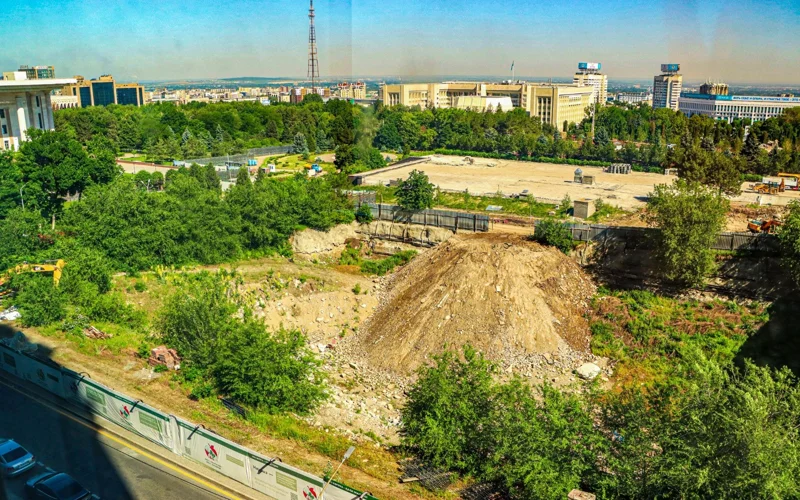 Пруд, ледовый каток и подземный паркинг: что появится в парке на месте резиденции в Алматы