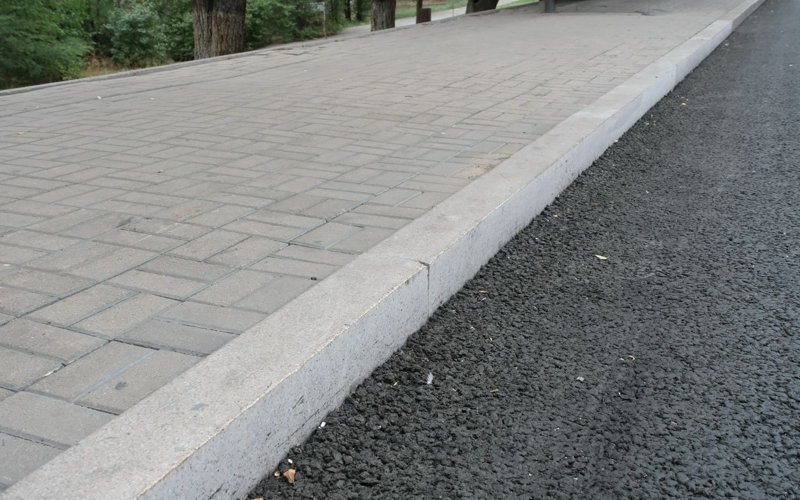 В Алматы при строительстве BRT заменят только поврежденные бордюры В Алматы при строительстве BRT заменят только поврежденные бордюры