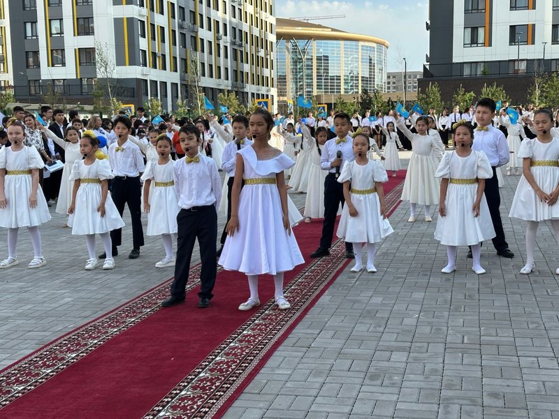 Триумф бал в Астане: первый выпускной прошел в столичной школе Триумф бал в Астане: первый выпускной прошел в столичной школе