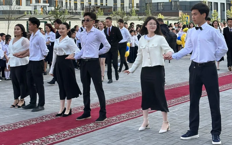 Триумф бал в Астане: первый выпускной прошел в столичной школе