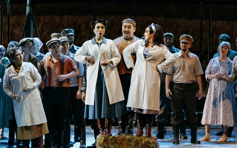 Национальная опера «Айсулу» вызвала восторг у иностранцев