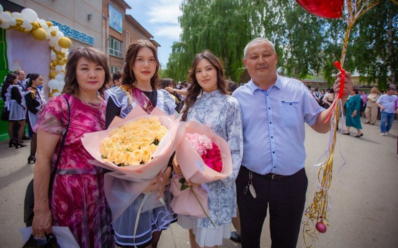 ШҚО мектептерінде соңғы қоңырау соғылды ШҚО мектептерінде соңғы қоңырау соғылды