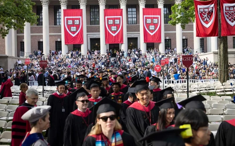 Гарвард подал в суд на администрацию Трампа в связи с запретом на обучение иностранных студентов