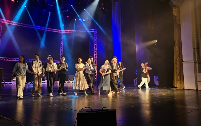 Sońǵy aıaldama: Jastar teatrynyń kezekti premerasy qalaı ótti