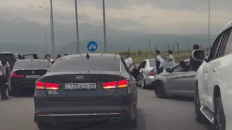 Almaty oblysynda mektep túlekteriniń avtokorteji jol erejesin óreskel buzǵan 