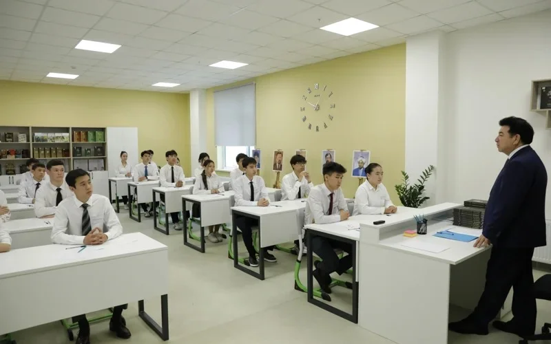 Министр просвещения Гани Бейсембаев провел классный час