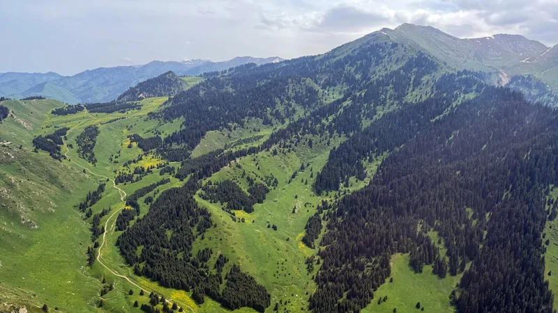 Almatyda shańǵy tebýdi jańa bastaǵandar úshin 35 km-den astam shańǵy trassasy salynady