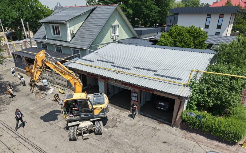 Almatyda zańsyz salynǵan kólik jýý nysany buzyldy