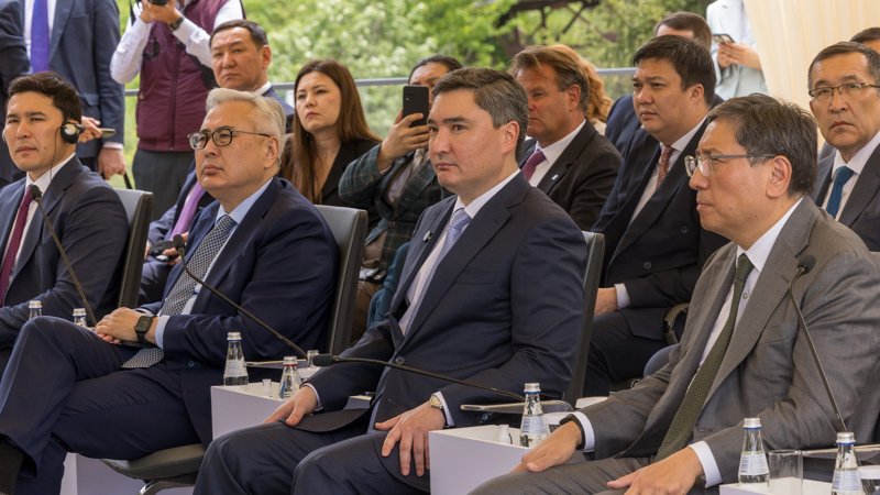 Олжас Бектенов Алматы тау кластерін одан әрі дамыту тәсілдерімен танысты Олжас Бектенов Алматы тау кластерін одан әрі дамыту тәсілдерімен танысты