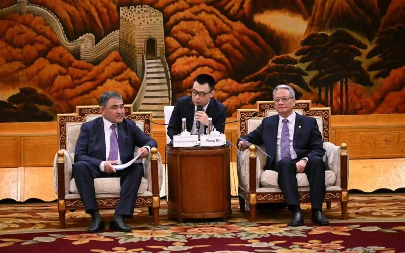 哈水资源和灌溉部部长出席国际大坝委员会大会
