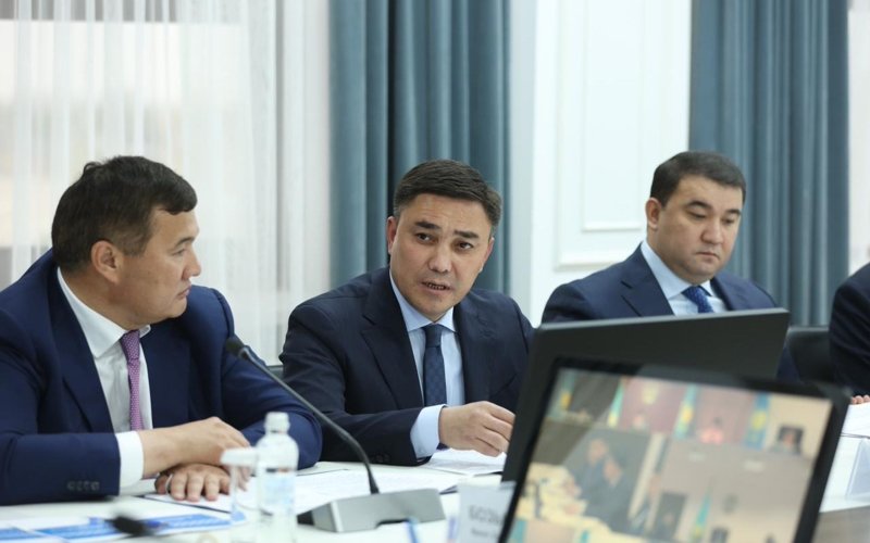 Развитие южных регионов обсудил Канат Бозумбаев с акимами областей и Шымкента в Таразе Развитие южных регионов обсудил Канат Бозумбаев с акимами областей и Шымкента в Таразе