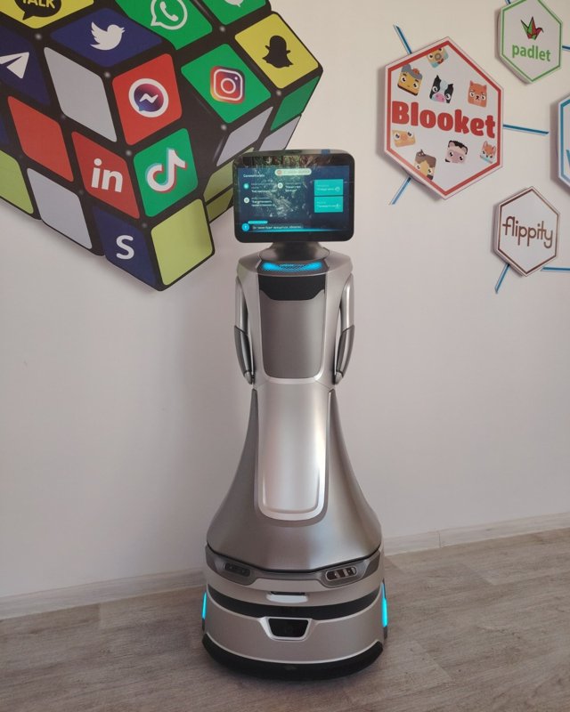 Қызылордадағы 6 мектепке адам тәрізді роботтар алынды Қызылордадағы 6 мектепке адам тәрізді роботтар алынды