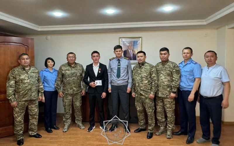 Sýǵa batyp bara jatqan balany qutqarǵan stýdent marapattaldy