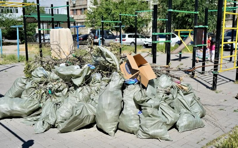 Қоқыс алып кел де, балмұздақ ал: Кентауда «Таза Қазақстан» бағдарламасы жаңа форматта өтіп жатыр Қоқыс алып кел де, балмұздақ ал: Кентауда «Таза Қазақстан» бағдарламасы жаңа форматта өтіп жатыр
