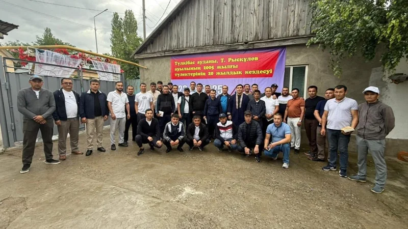 Выпускники подарили дом нуждающейся семье в Туркестанской области