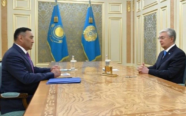 Президент Казахстана провел встречу с председателем КНБ Ермеком Сагимбаевым
