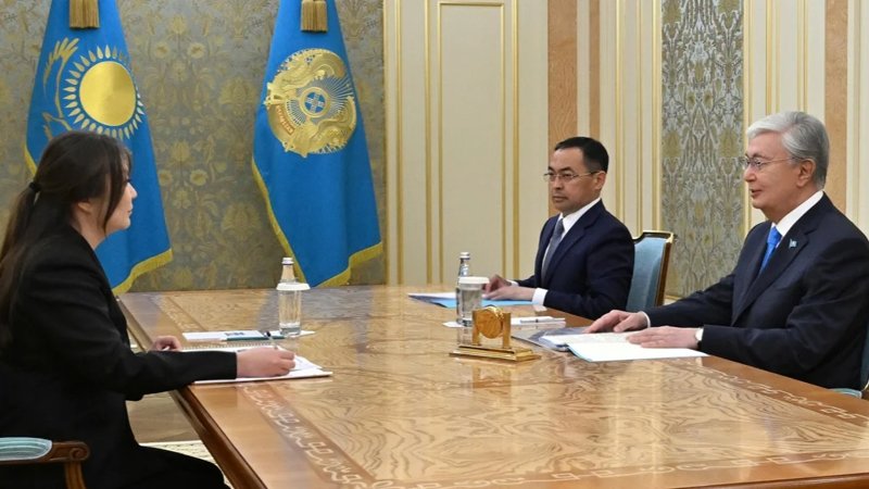 Президент встретился с Уполномоченной по правам ребенка Динарой Закиевой