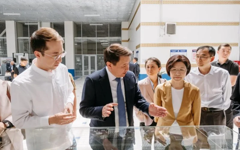 哈中代表团联合考察“努尔饶尔—霍尔果斯”边境口岸
