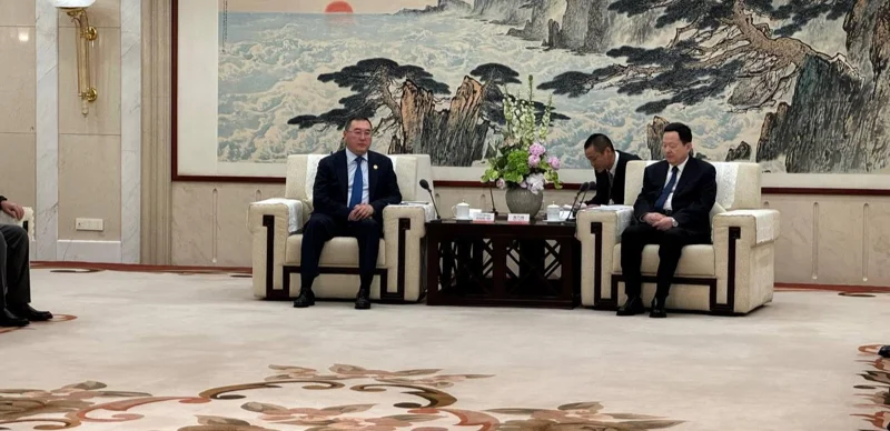 阿拉木图州州长在山东国际友城大会期间会见山东省省长