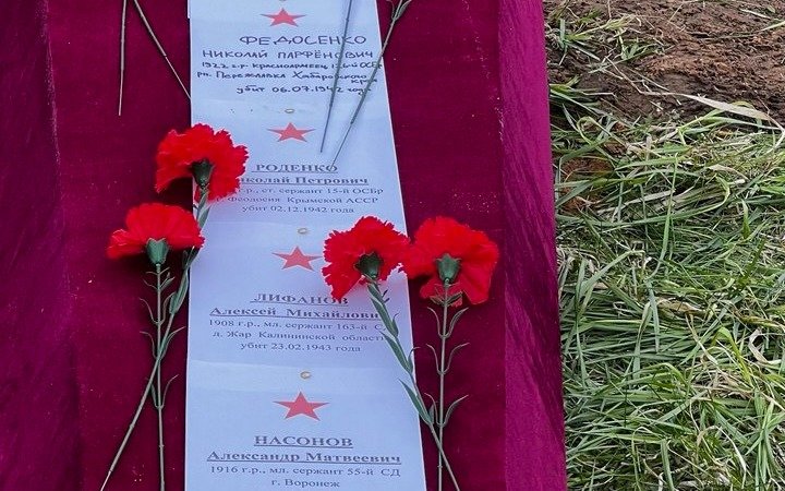 Eske alý vahtasy: 377 jaýyngerdiń súıegi qurmetpen jer qoınyna tapsyryldy