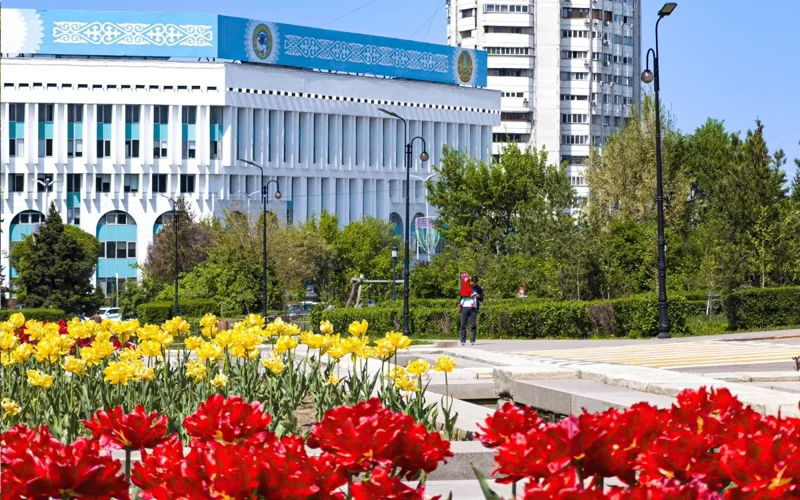 Саябақтар, скверлер мен жағалаулар: биыл Алматы қалай түрленеді