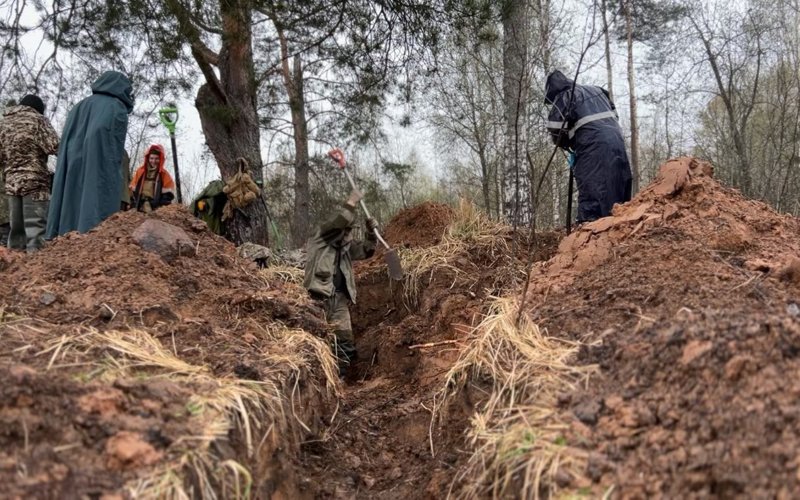 Eske alý vahtasy: 377 jaýyngerdiń súıegi qurmetpen jer qoınyna tapsyryldy