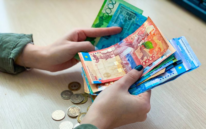 Ақша айырбастау орындарында доллар қанша теңгеден саудаланып жатыр Ақша айырбастау орындарында доллар қанша теңгеден саудаланып жатыр