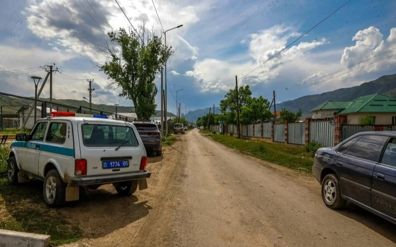 Almaty oblysynda ornalasqan tanymal týrıstik Saty aýylynda jer daýy týyndady