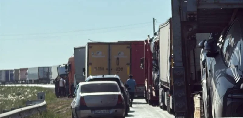 Ақтөбедегі Жайсаң шекара бекетінде кезек көбейді 