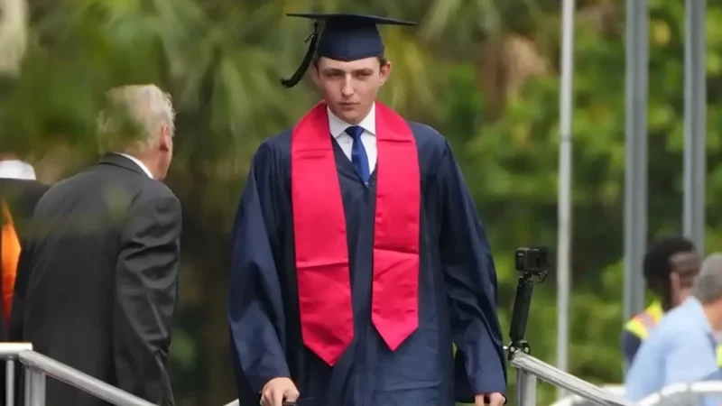 Представитель Мелании Трамп опровергает «ложную» теорию о вражде ее мужа с Гарвардом