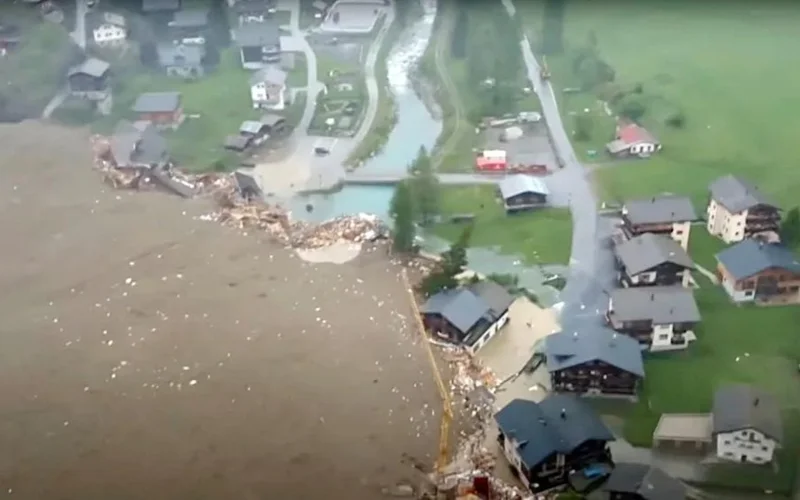 Оползень стер с лица земли деревню в швейцарских Альпах