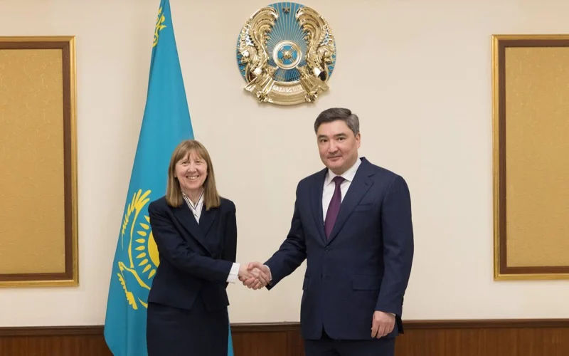 Oljas Bektenov Astana halyqaralyq forýmyna qatysý úshin Qazaqstanǵa kelgen Dúnıejúzilik banktiń vıtse-prezıdenti Antonella Bassanımen kezdesý ótkizdi