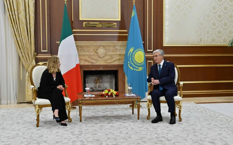 Глава государства и Премьер-министр Италии провели короткую беседу в аэропорту Астаны