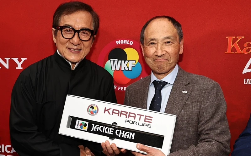 Джеки Чан каратэден қара белбеу иегері атанды