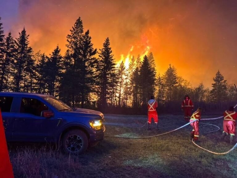 Canadian wildfires force thousands to evacuate Wildfires in Canada