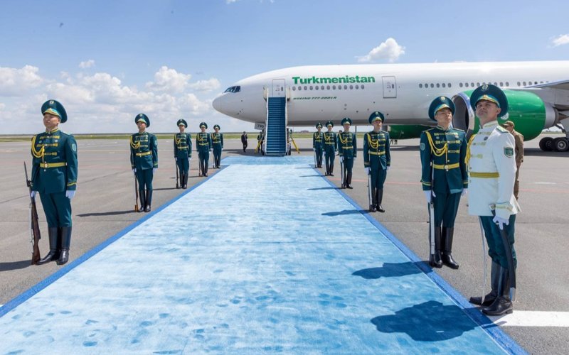 Túrikmenstan Prezıdenti Serdar Berdimuhamedov «Ortalyq Azııa – Italııa» sammıtine qatysý úshin Astanaǵa keldi Túrikmenstan Prezıdenti Serdar Berdimuhamedov «Ortalyq Azııa – Italııa» sammıtine qatysý úshin Astanaǵa keldi