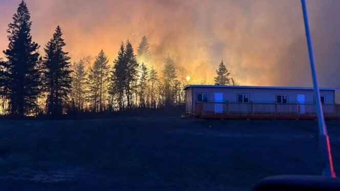 Canadian wildfires force thousands to evacuate Wildfires in Canada