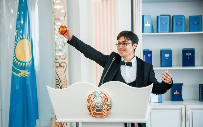 Әлихан Жақсылық 