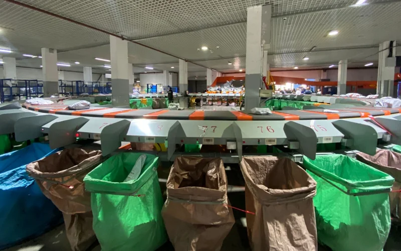 Как казахстанцам доставляют купленные в Китае товары