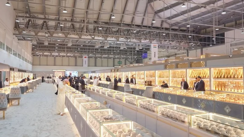 World’s largest gold frame unveiled at Watch and Jewellery Middle East Show