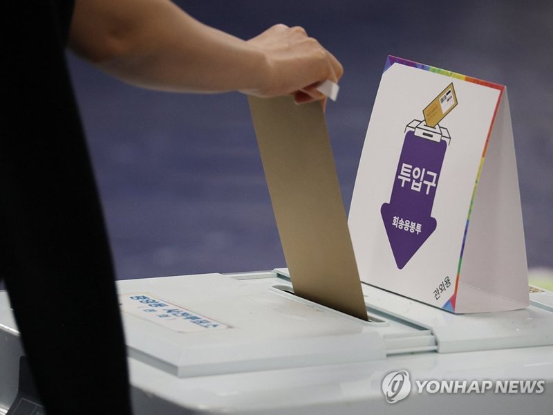 Early-voting turnout hits 34.74 pct ahead of presidential election Early-voting turnout hits 34.74 pct ahead of presidential election