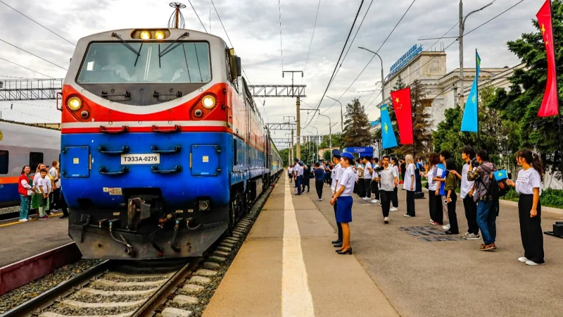 Almatyǵa Qytaıdyń Sıan qalasynan týrıstik poıyz keldi 